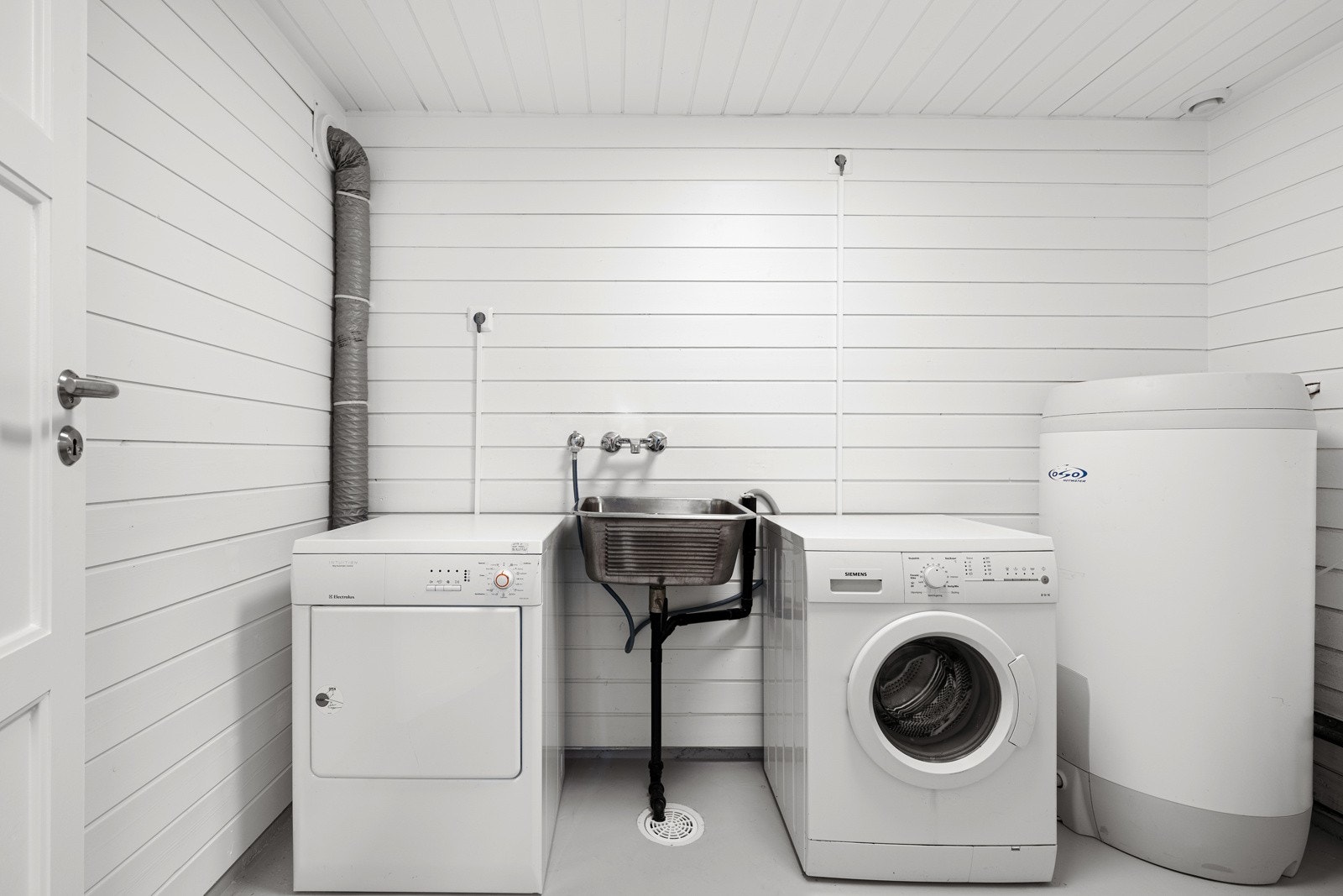 I 2016 ble rommet oppgradert med ny utslagsvask, ny vaskemaskin og ny tørketrommel ? alt inkludert i salget. Galleribilde