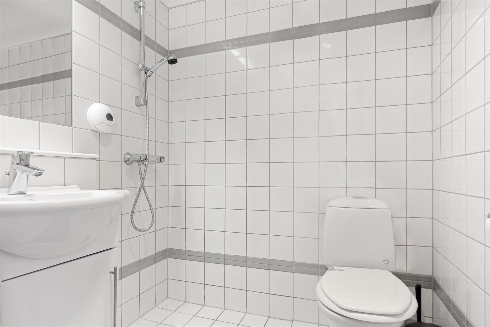 Dette badet ligger i tilknytning med soverommet. Galleribilde