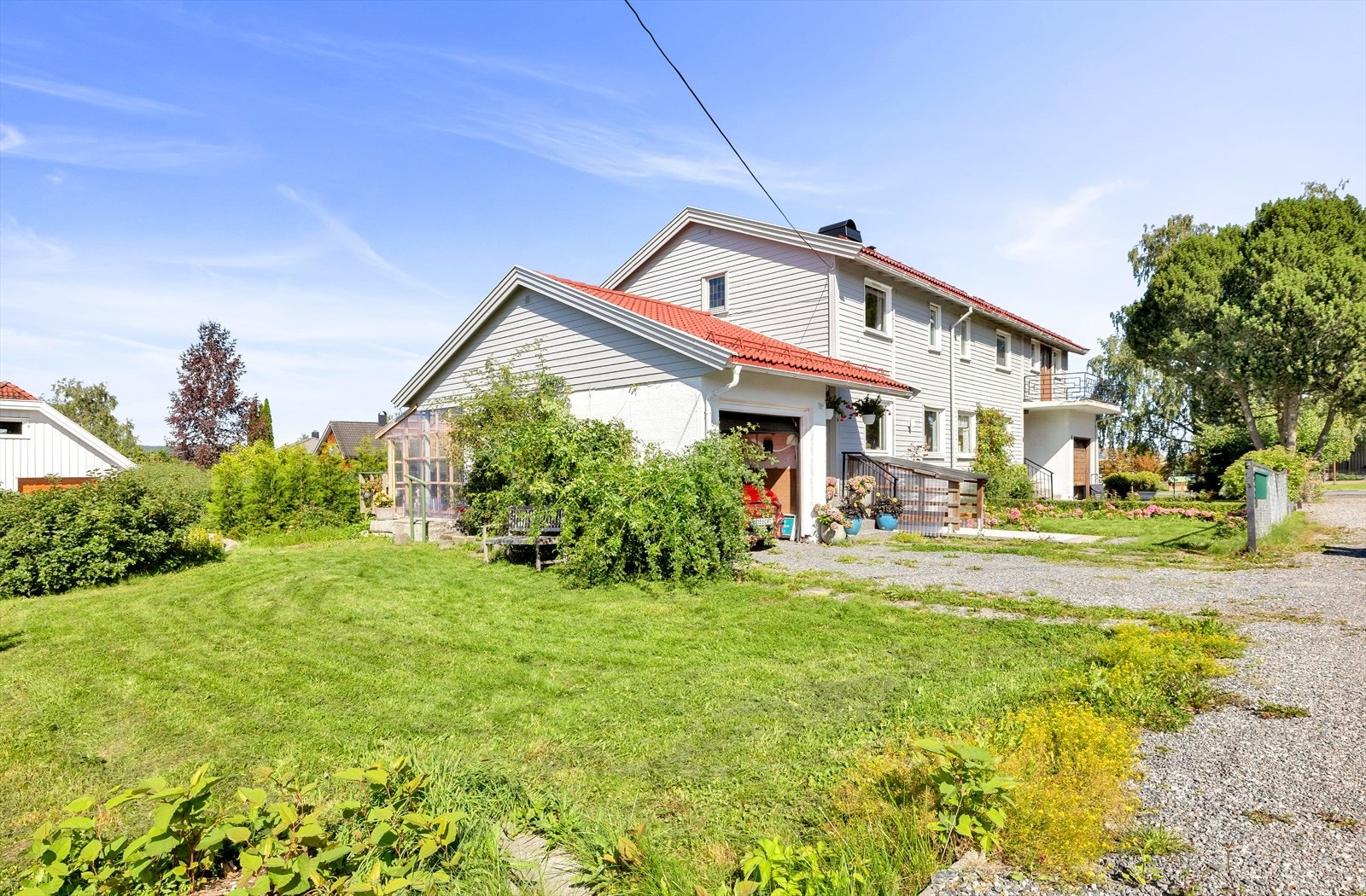 Eiendommen har egen inngang til kjeller. Galleribilde