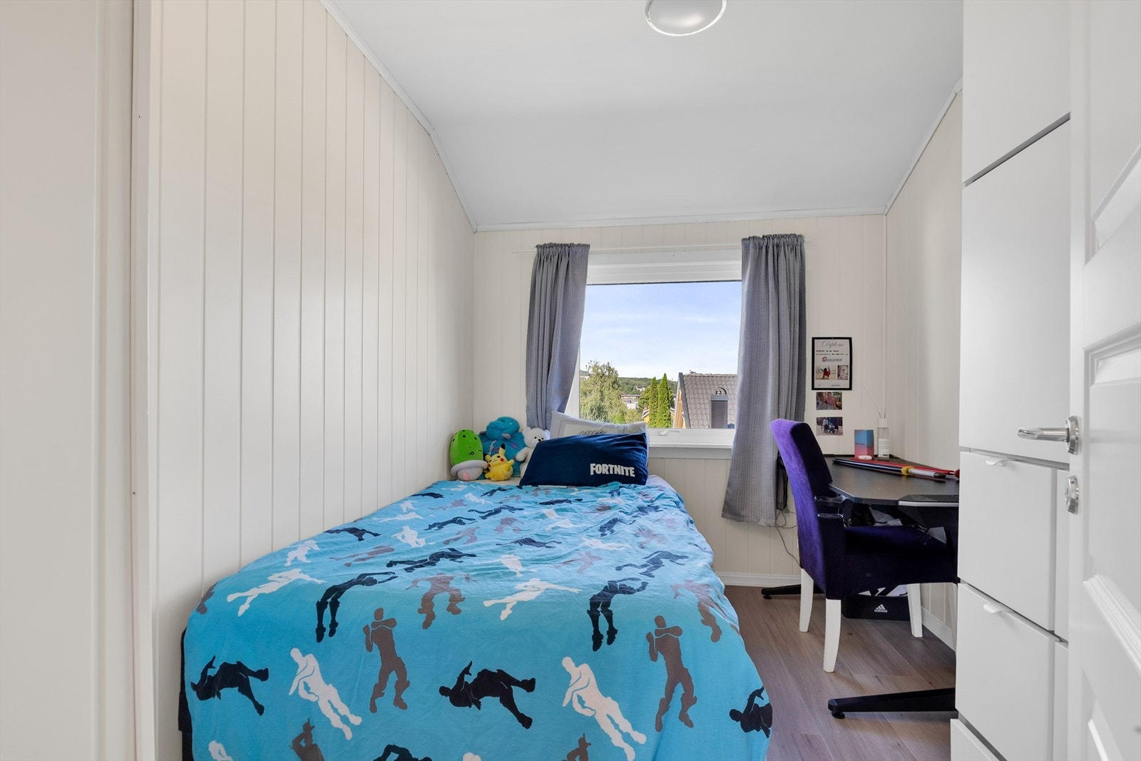 Soverom 3 benyttes også som barnerom og har plass til seng, skrivepult og garderobeskap. Galleribilde