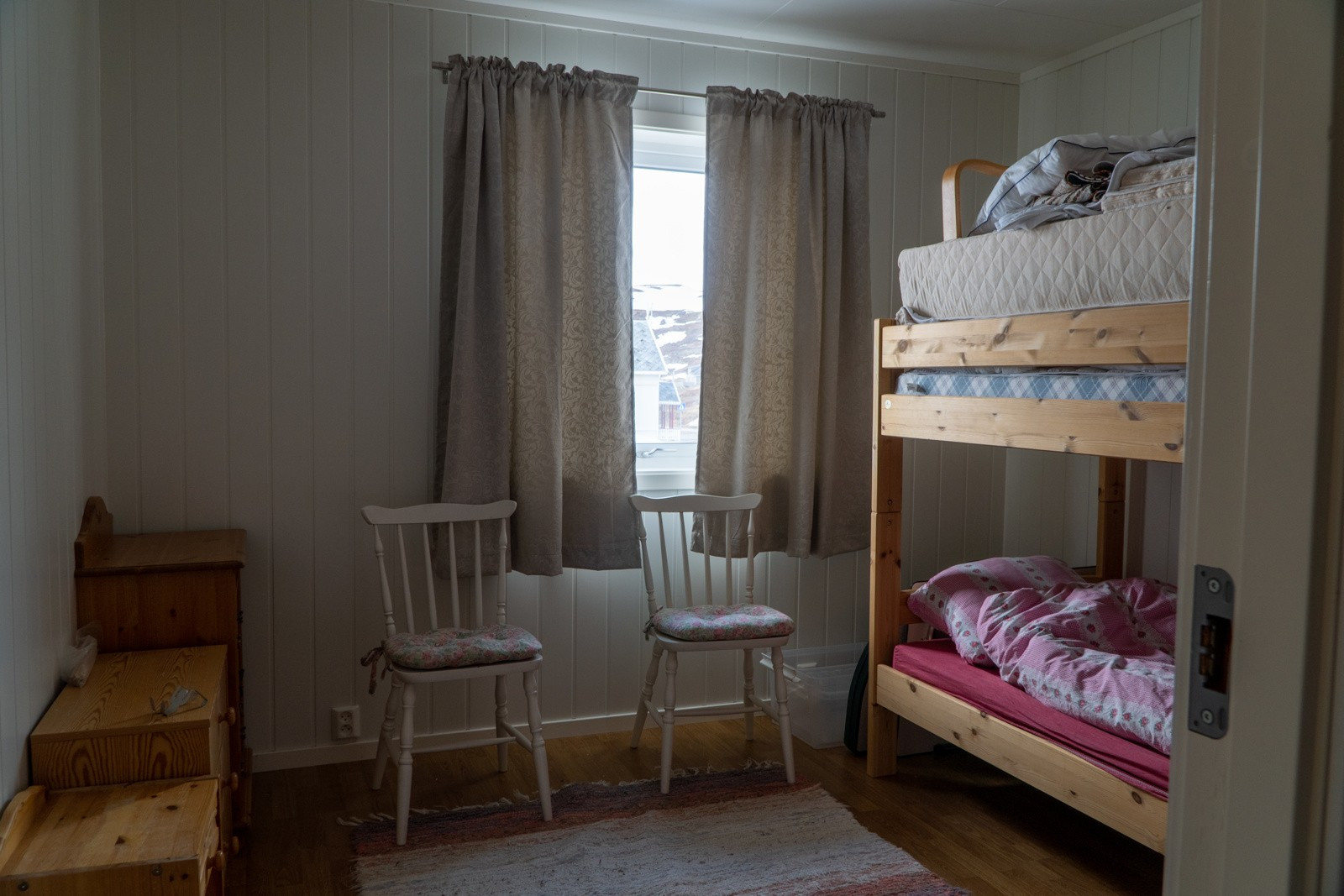 Soverom 2 egner seg godt til barnerom, gjesterom eller kontor- alt etter behov.