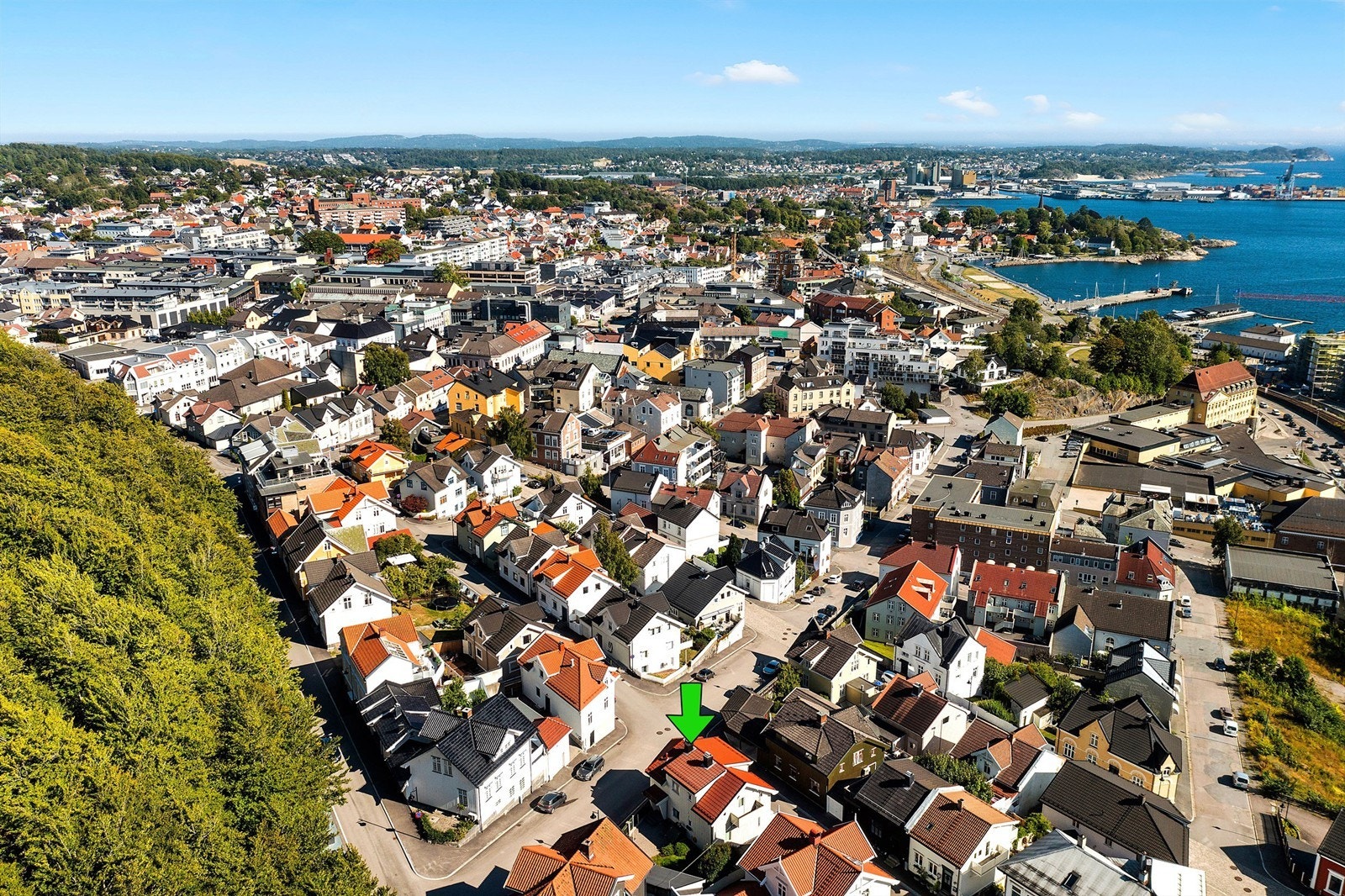 Med Bøkeskogen og Indre Havn på hver sin side av eiendommen, får du det beste av begge områdene! Galleribilde
