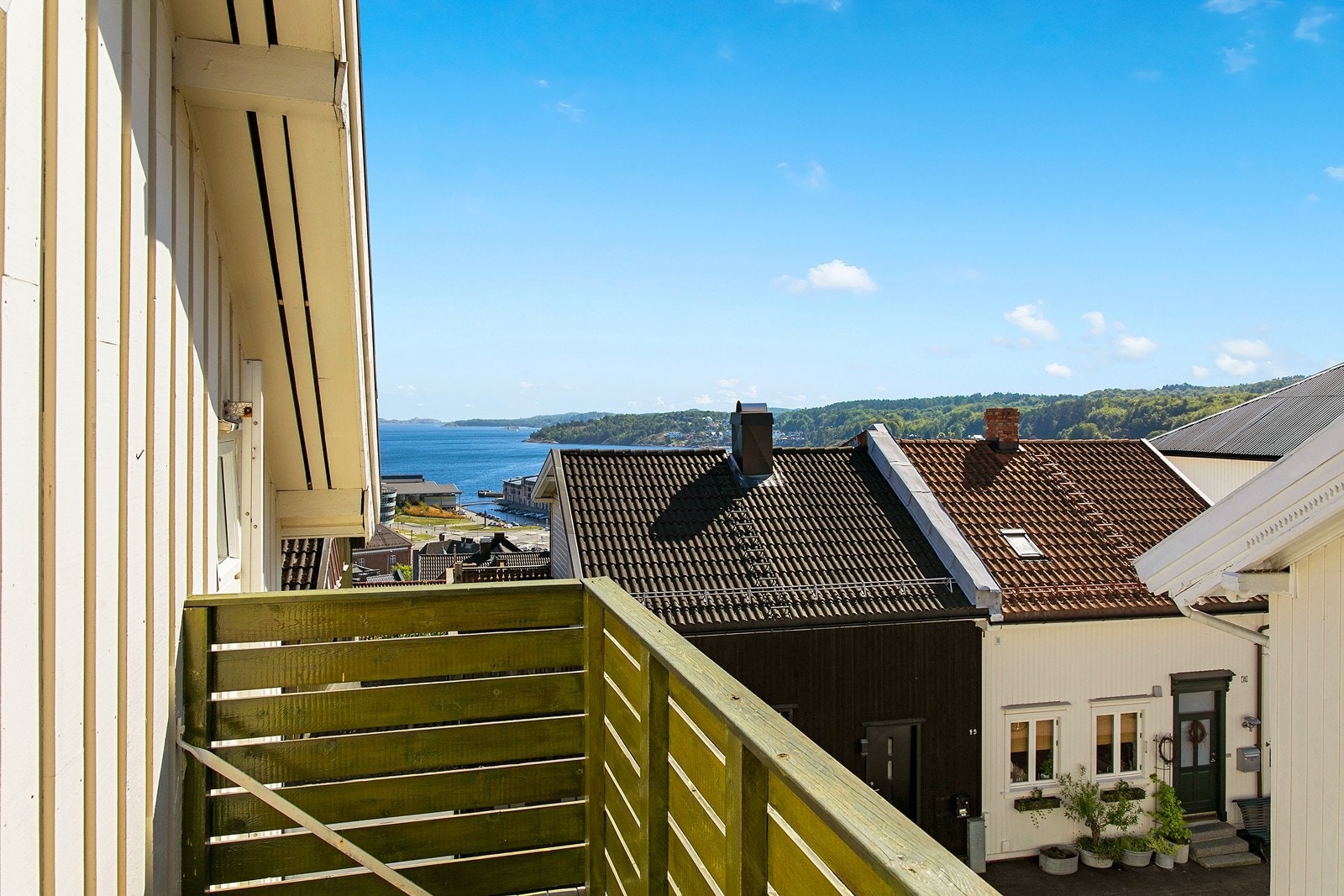 Flott sjøutsikt fra balkongen i andre etasje. Galleribilde