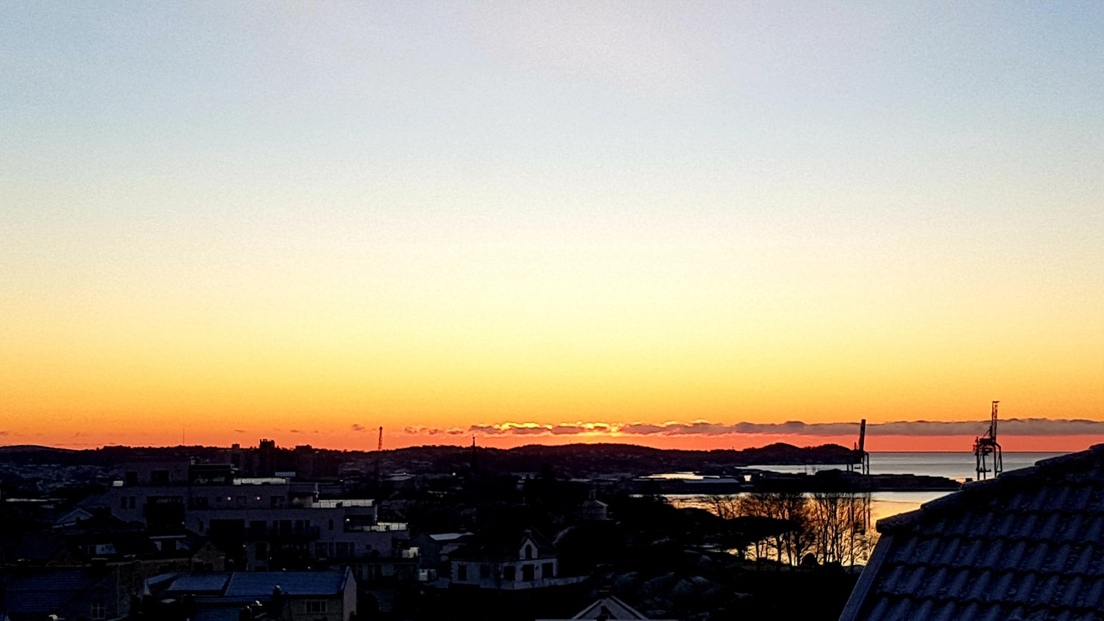 Nydelig soloppgang fotografert av selger. Galleribilde