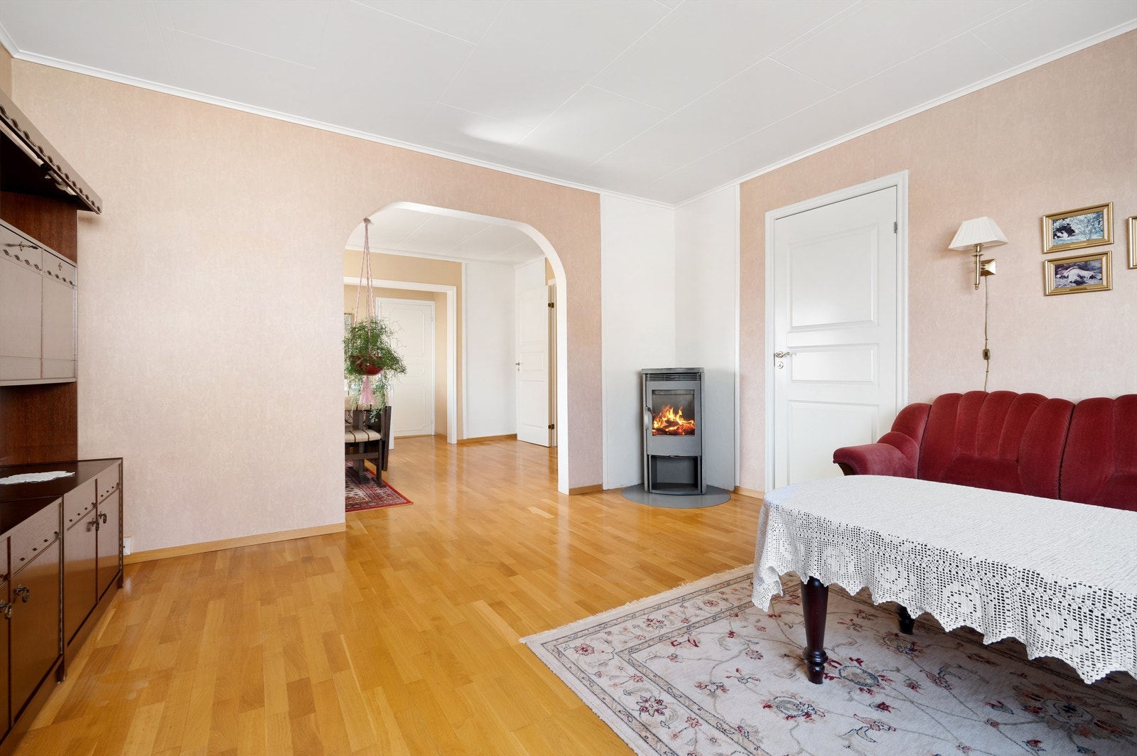 Stuen har vedfyring. Galleribilde