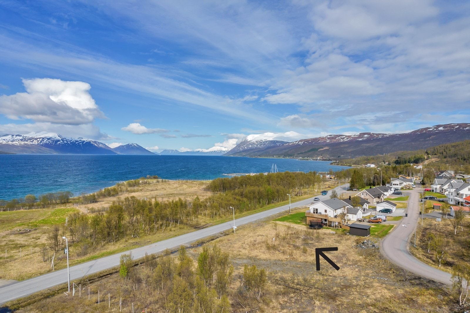 Velkommen til Steinnesvegen 15, en stor boligtomt på Vågnes! Galleribilde