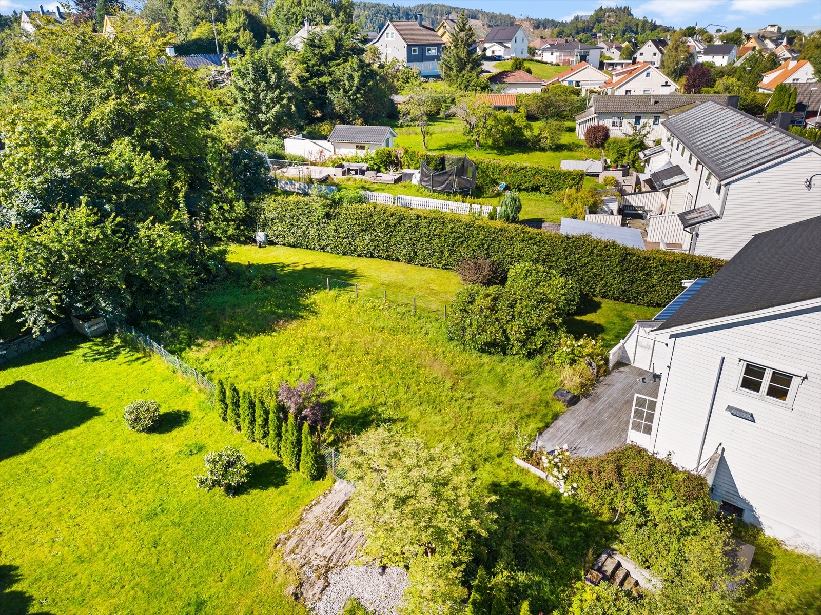 - Terrasse på 28m² og stor hage - Galleribilde