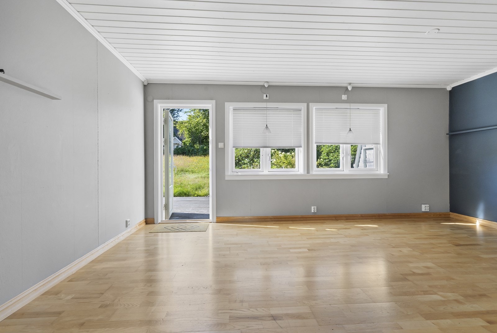 - Boligen er på 111m² og går over to plan i tillegg til kjeller - Galleribilde