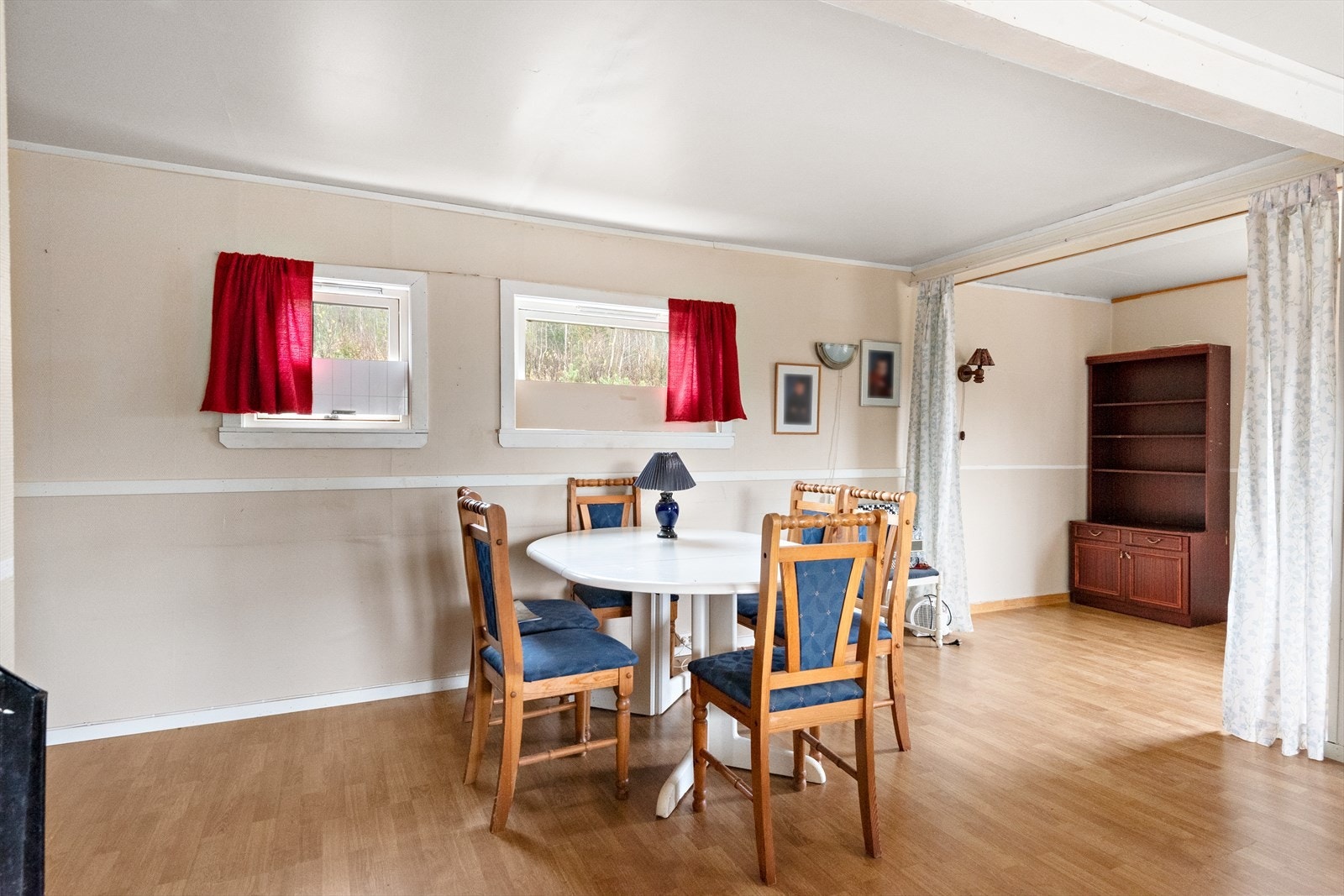 God plass for spisebord på stua Galleribilde