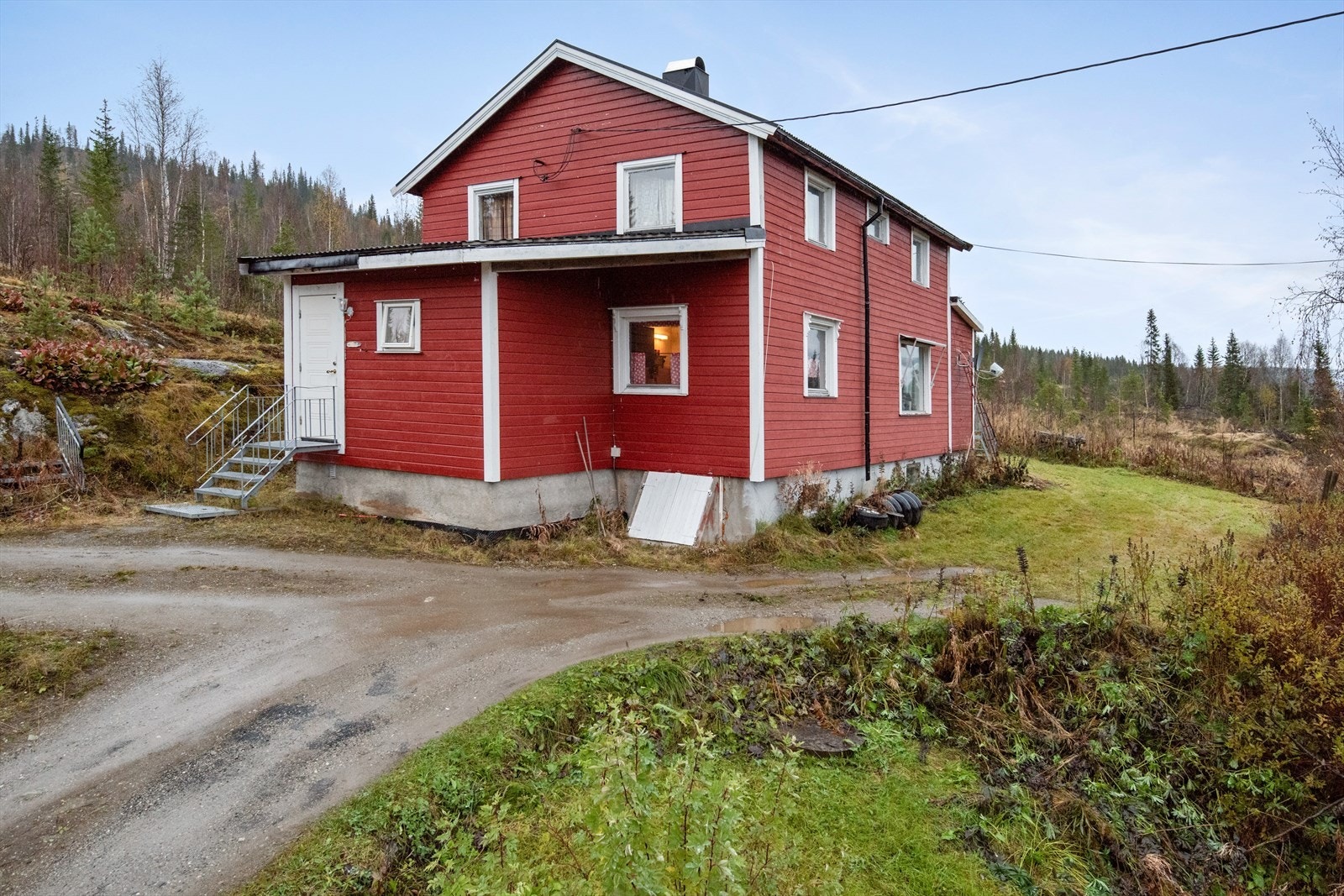 Velkommen til Hattfjelldalsveien 167. Boligen ligger ca. 2 km fra Hattfjelldal sentrum Galleribilde