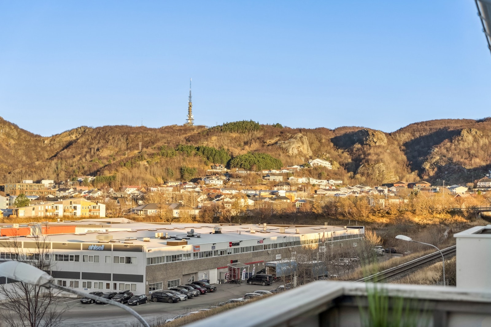 Flott utsikt mot Rønvikfjellet/Linken. Galleribilde