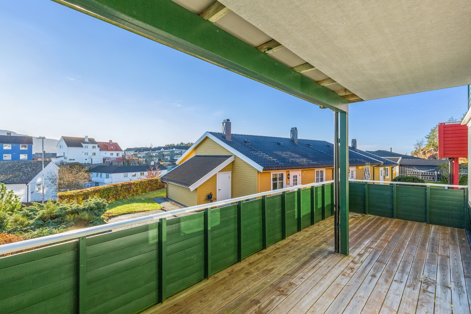 Overbyd sydvendt terrasse Galleribilde