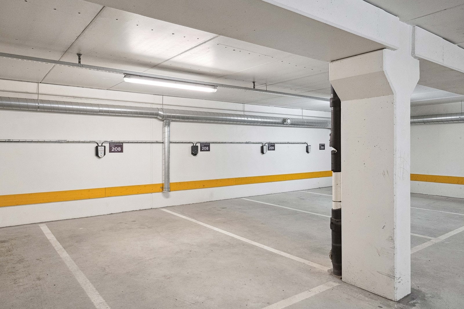 Det er installert Omhima Charging på 1 av de 2 P-plassene som medfølger leiligheten. Galleribilde