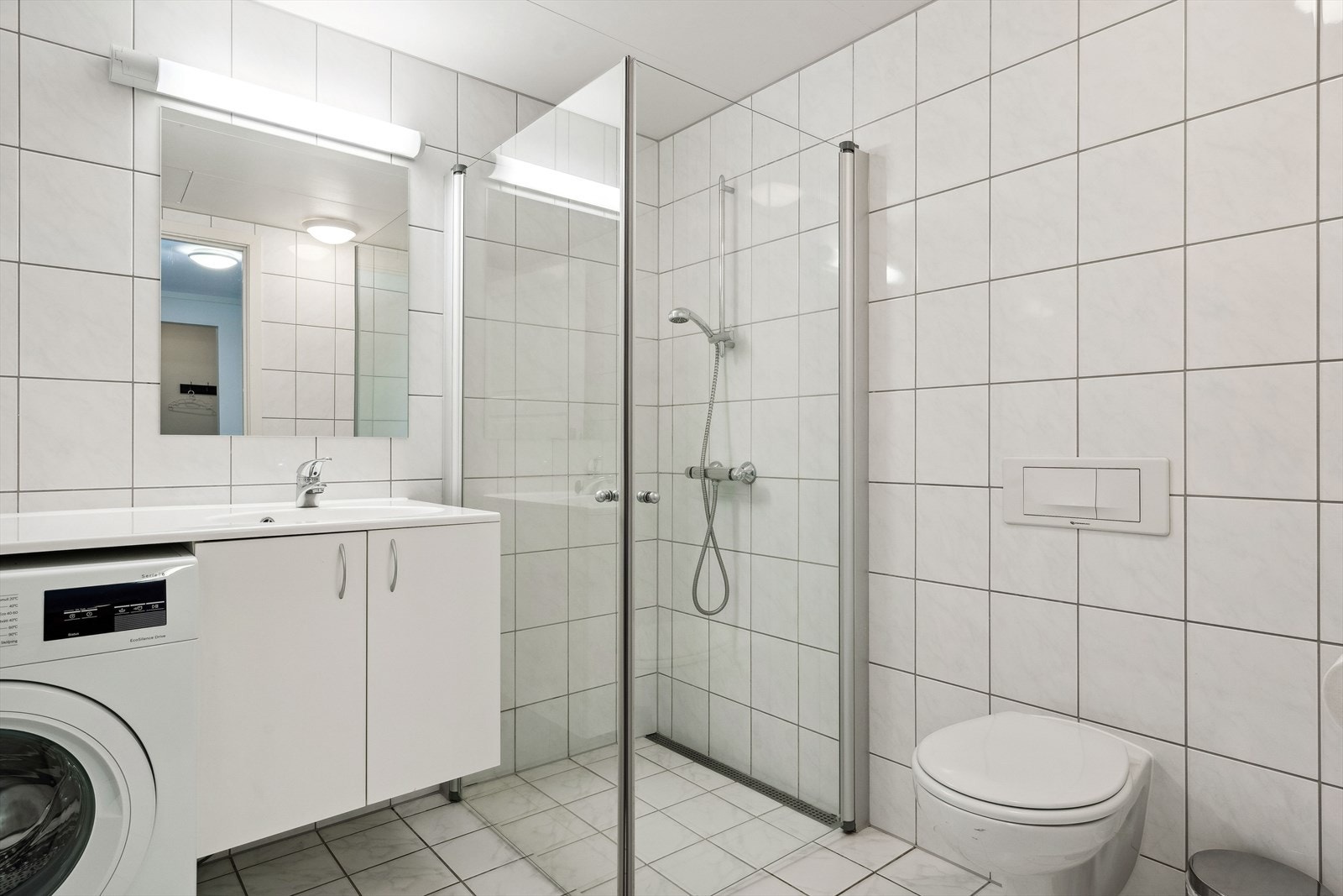 Bad 2 med opplegg for vaskemaskin. Galleribilde