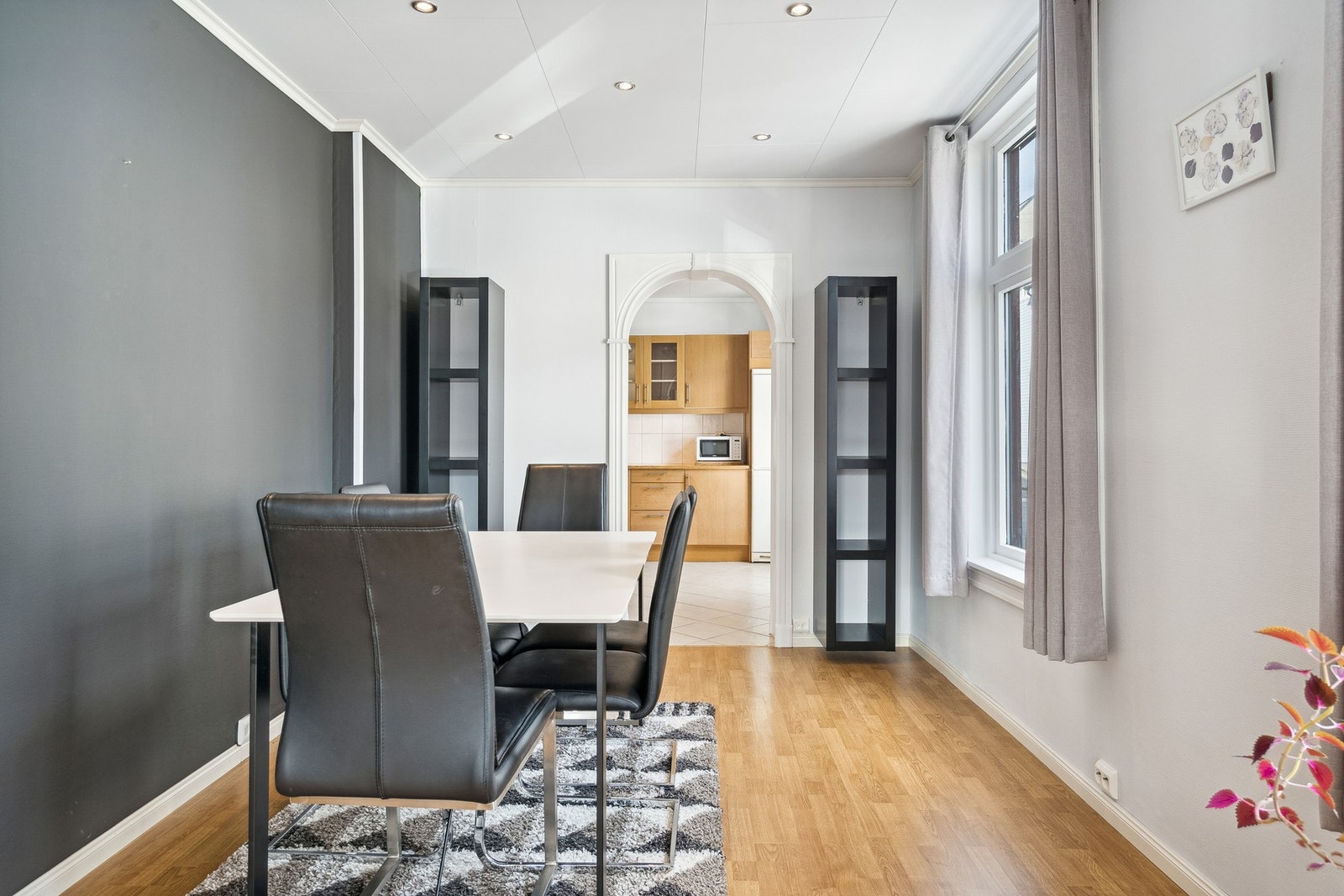 God plass til spisegruppe. Galleribilde