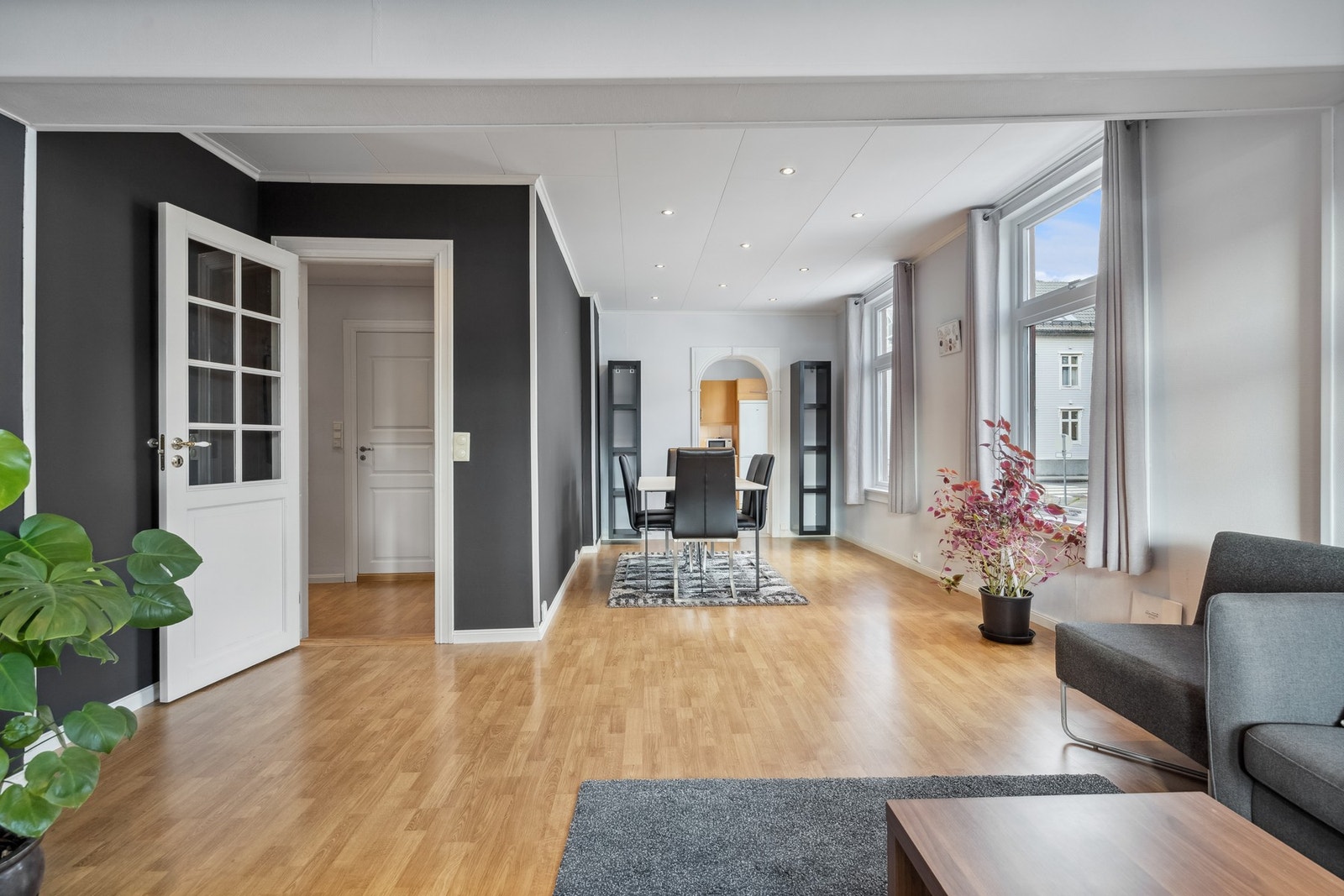 Dette er en lys og pen 3-roms selveierleilighet beliggende på Aspøya. Galleribilde