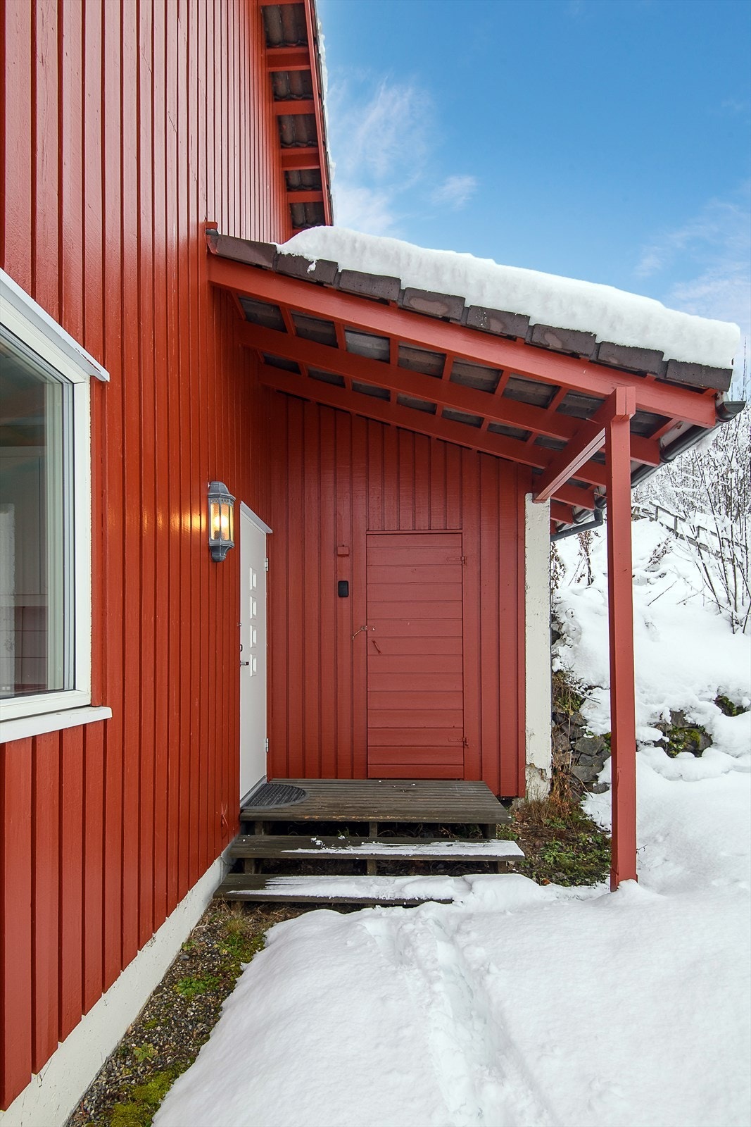 Bod med gode lagringsmuligheter ved inngangspartiet. Galleribilde