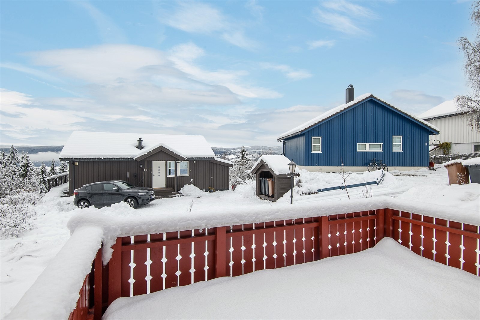 Vestvendt terrasseplatting med gode solforhold. Galleribilde