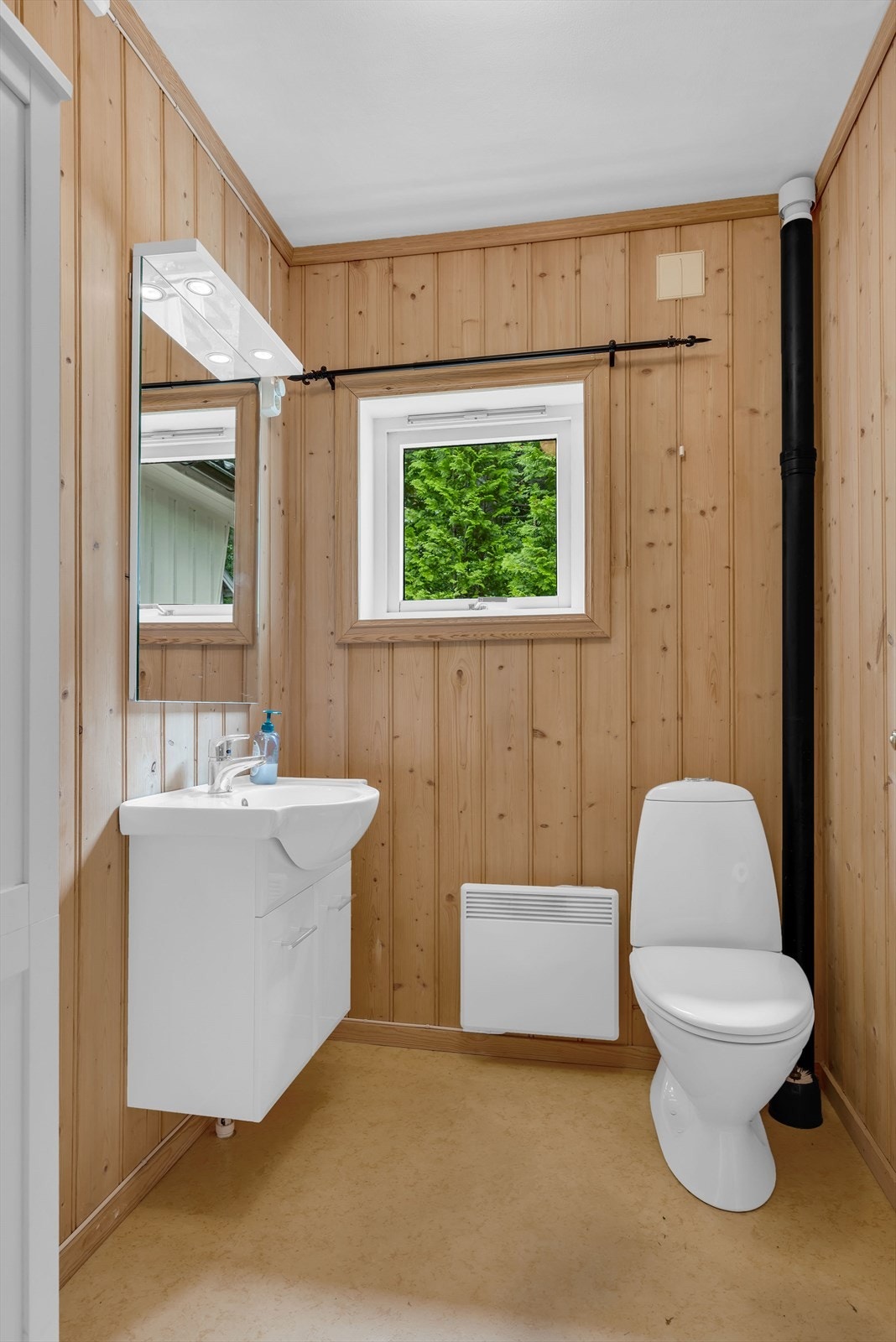 WC i 1. etasje med nyere innredning. Galleribilde