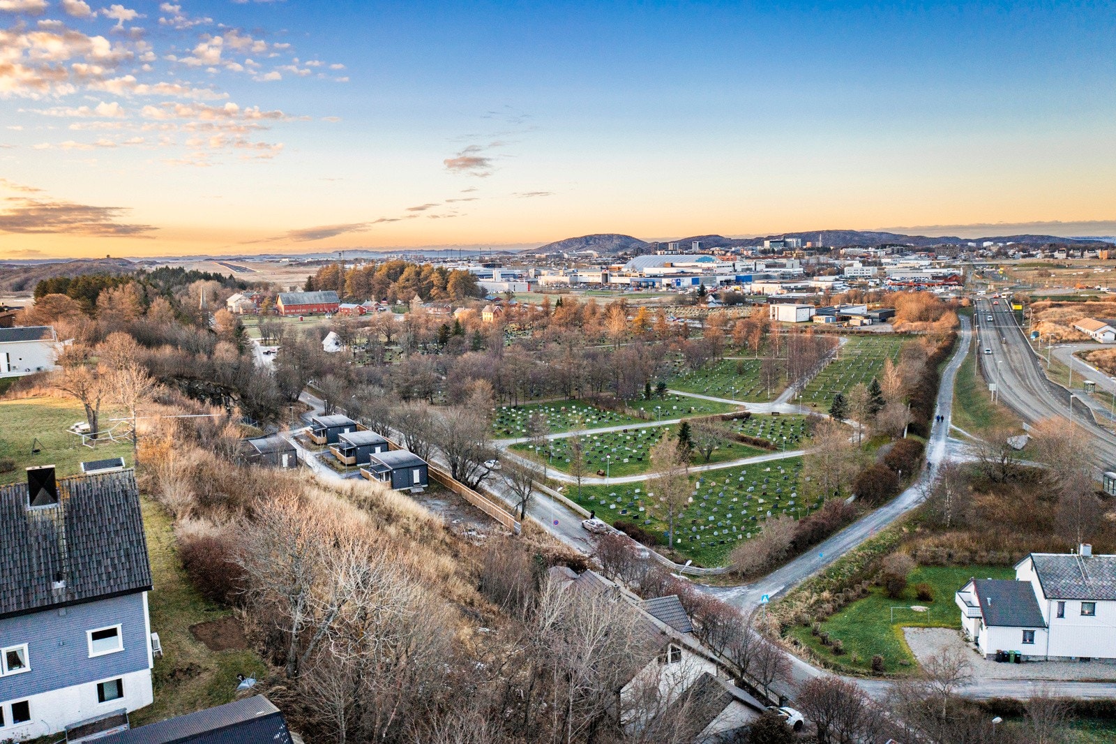 Tomten ligger fint til kun noen minutter fra sentrumskjernen Galleribilde