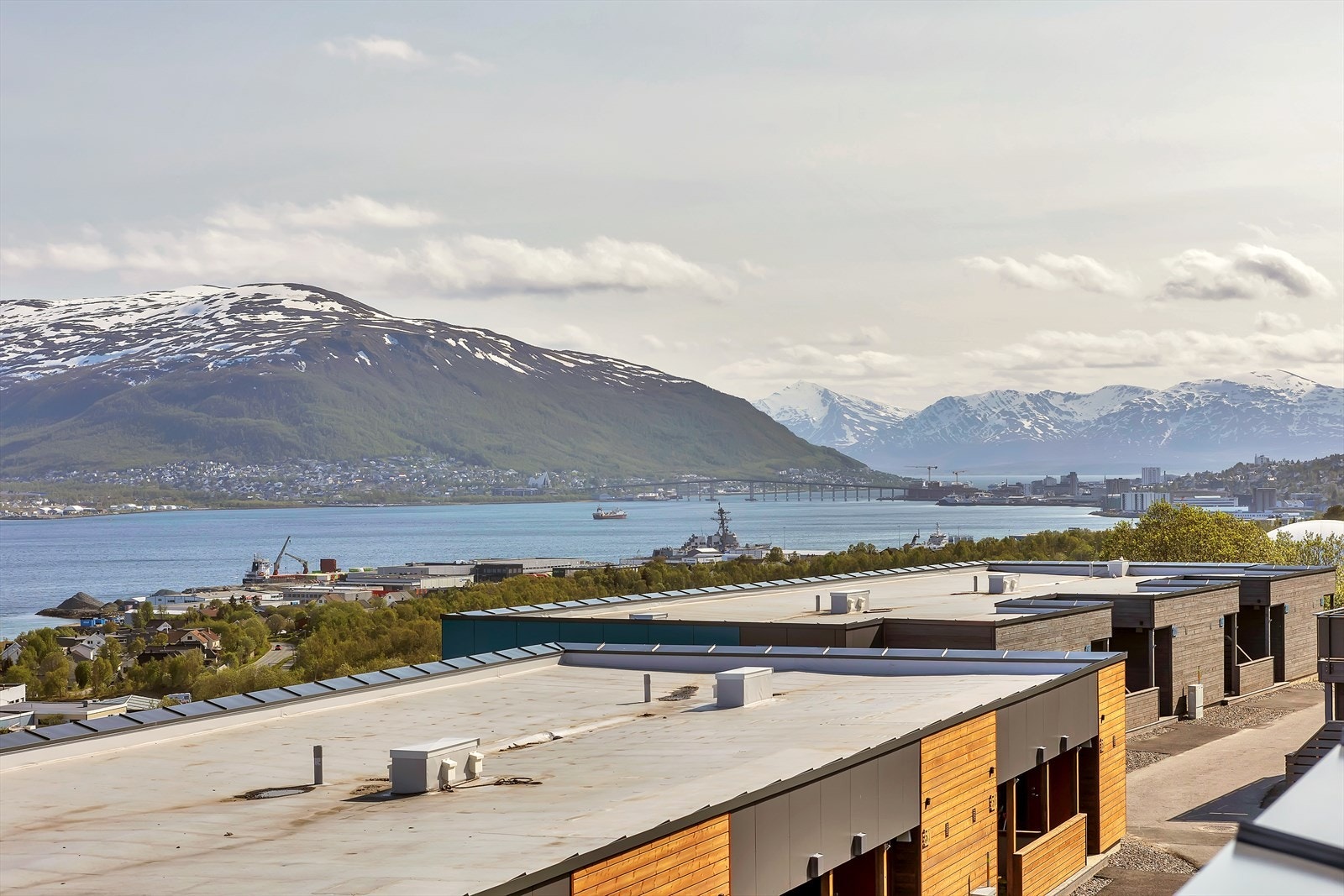 Utsikt mot Tromsøbrua Galleribilde