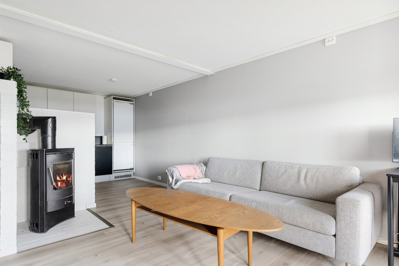 Hybelen er lys og trivelig. Den er på ca. 23,5 m² og har egen adkomst. Galleribilde