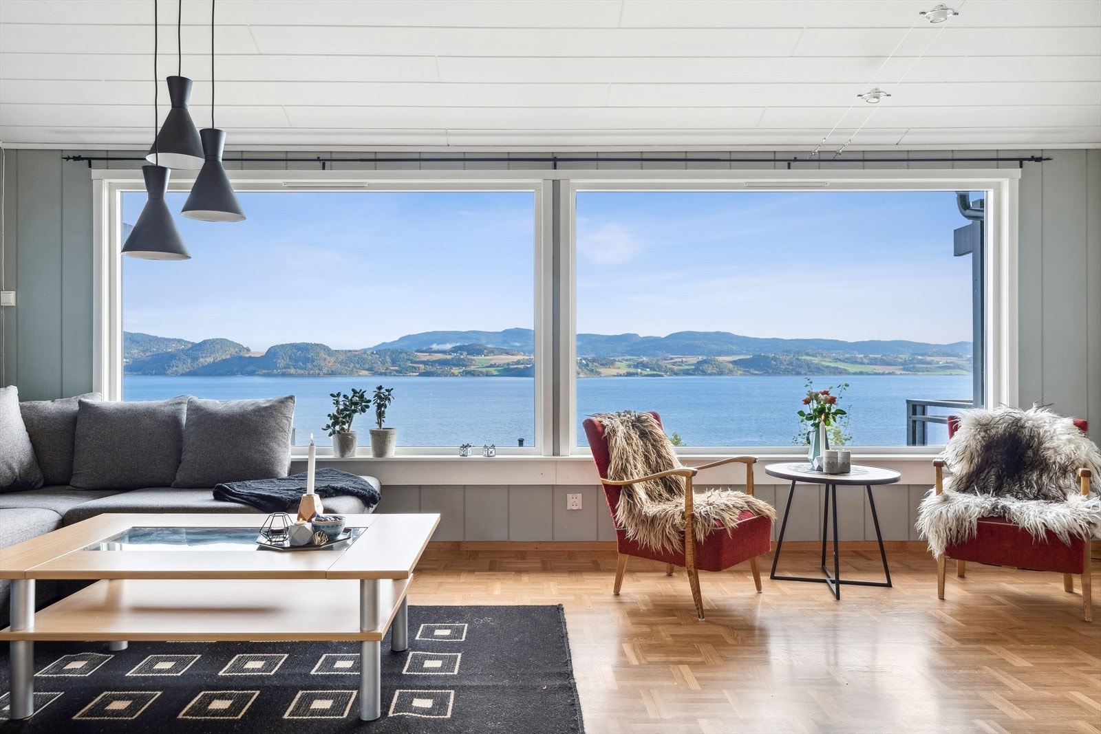 Panoramavinduene byr på nesten 180 graders utsikt. Galleribilde