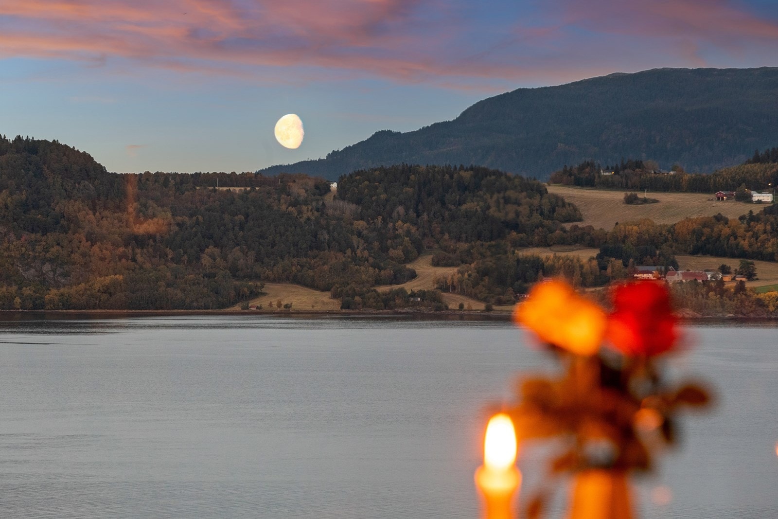 Heimdal Eiendomsmegling v/ Marius Kvalvik har gleden av å presentere Øvre Skoglykkja 14 - En velholdt enebolig over to plan med en gjennomtenkt og innholdsrik planløsning. Galleribilde
