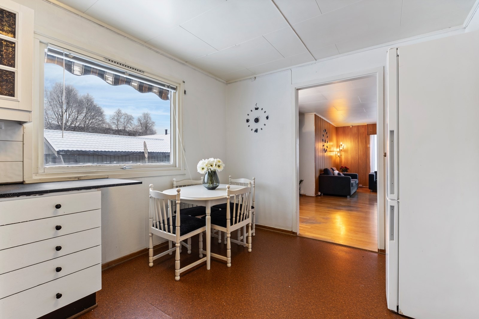På kjøkkenet er det også plass til et spisebord. Galleribilde