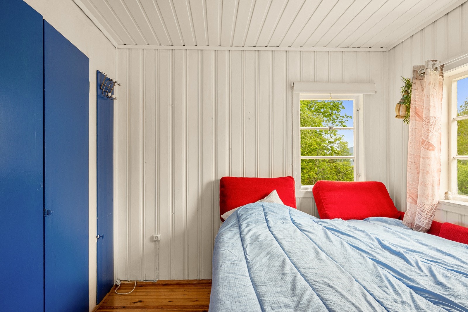 Soveromsløsning med garderobe. Galleribilde