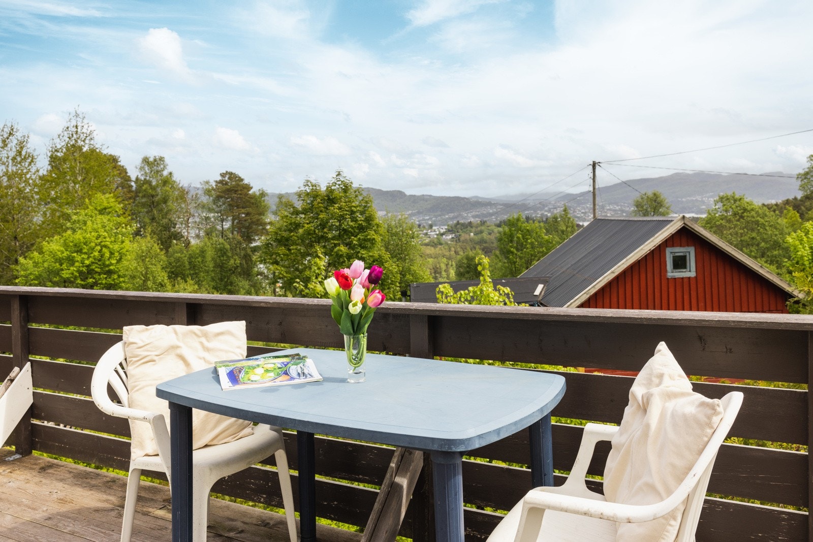 Herfra kan man nyte utsikt, sol og sommer. Galleribilde