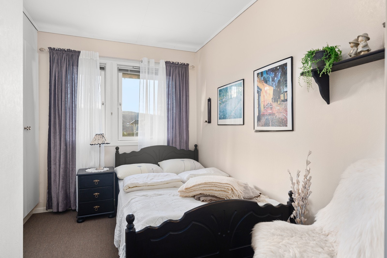 Ett soverom i første etasje. Galleribilde