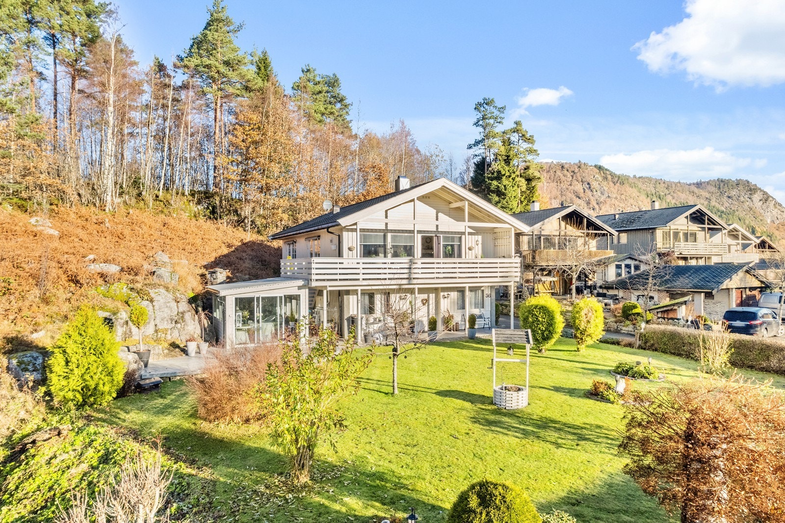 Boligen ligger i enden av husrekka. Galleribilde