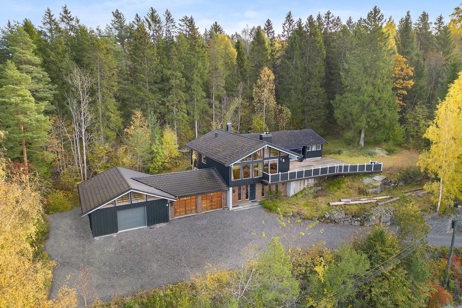 Velkommen til Borgemarka 39! En flott familiebolig med stor tomt og attraktiv beliggenhet. Galleribilde