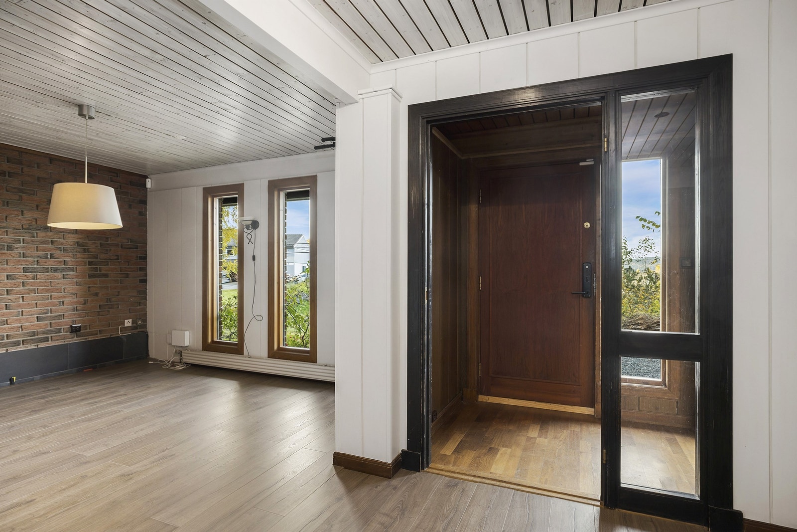 Kjellerstue og inngangsparti. Galleribilde