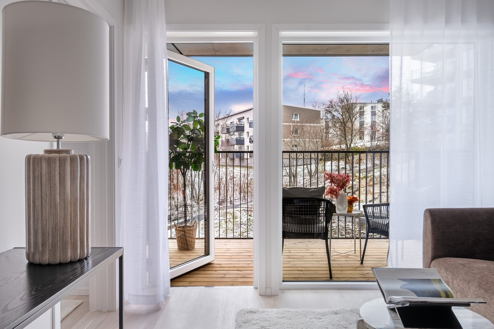 Stuen har utgang til en hyggelig balkong. Galleribilde