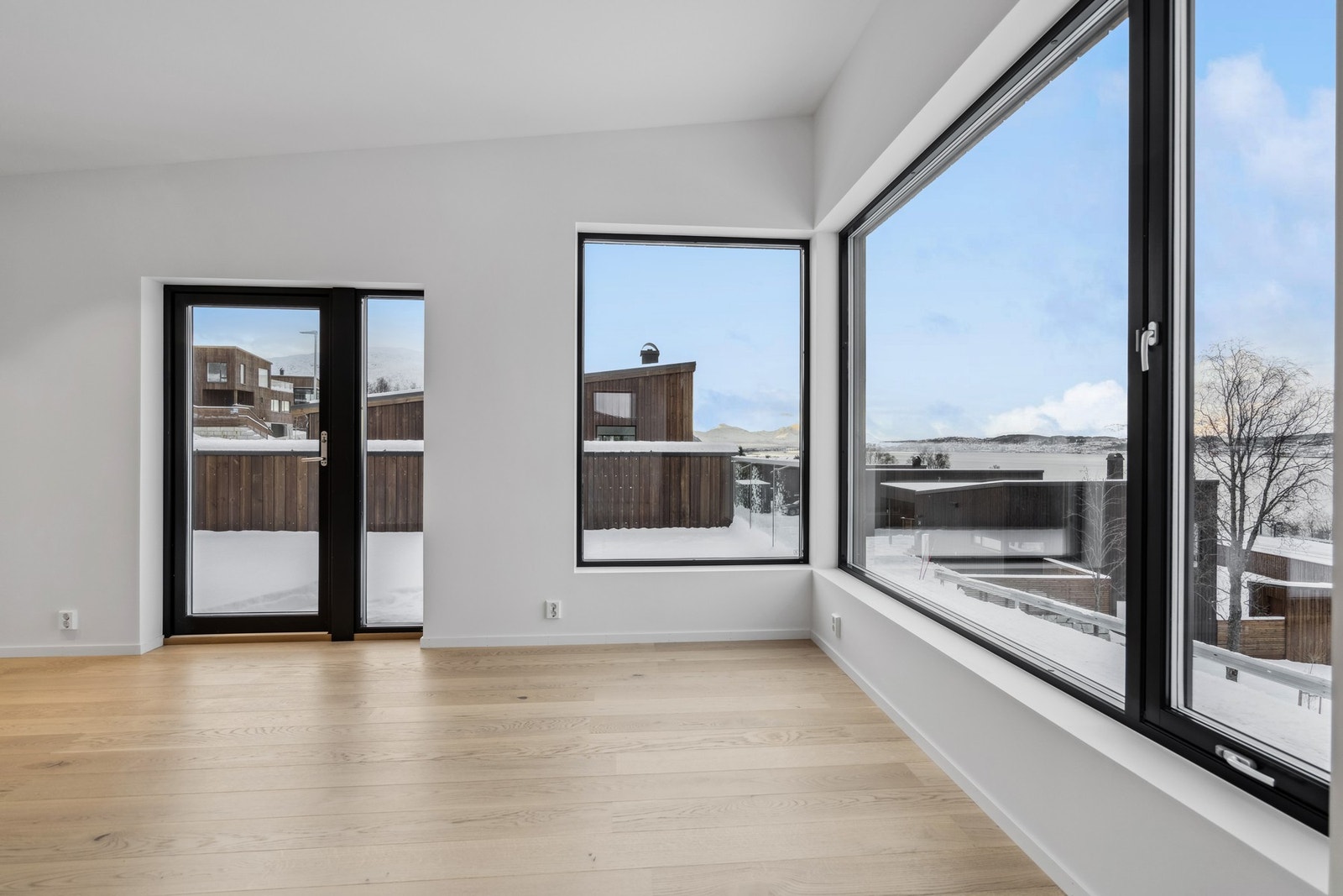 Stue med utgang til stor veranda Galleribilde