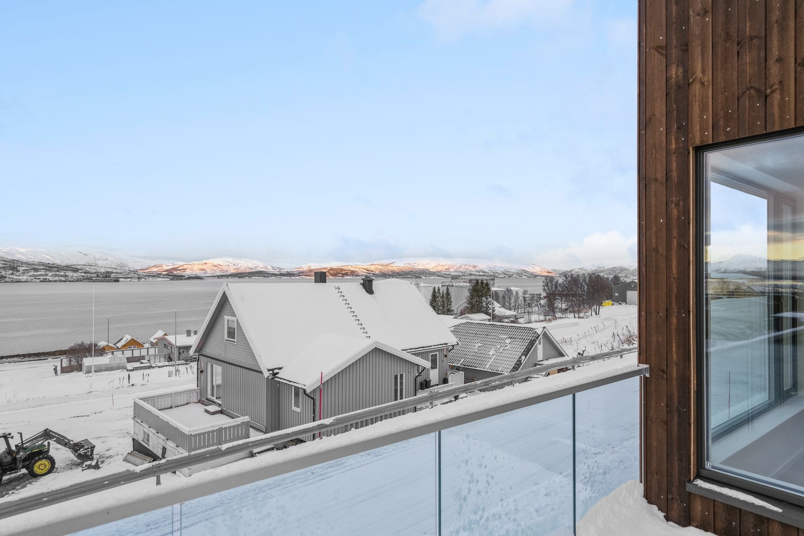 Utsikt fra stue og veranda Galleribilde