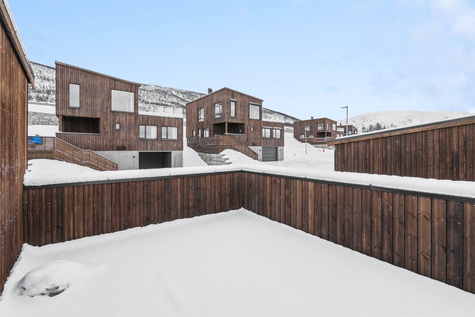 Stor flott veranda mot sør/vest Galleribilde