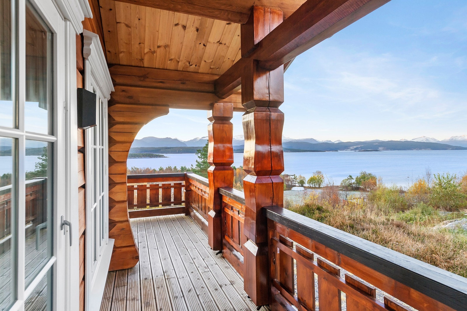 Delvis overbygd veranda Galleribilde