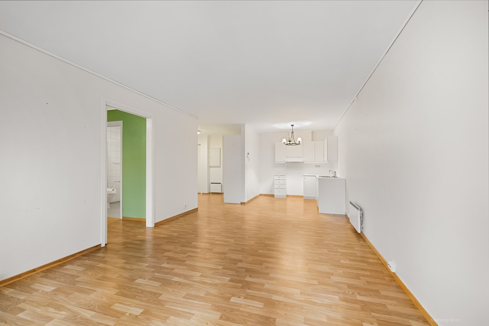 Stue med åpen kjøkkenløsning Galleribilde
