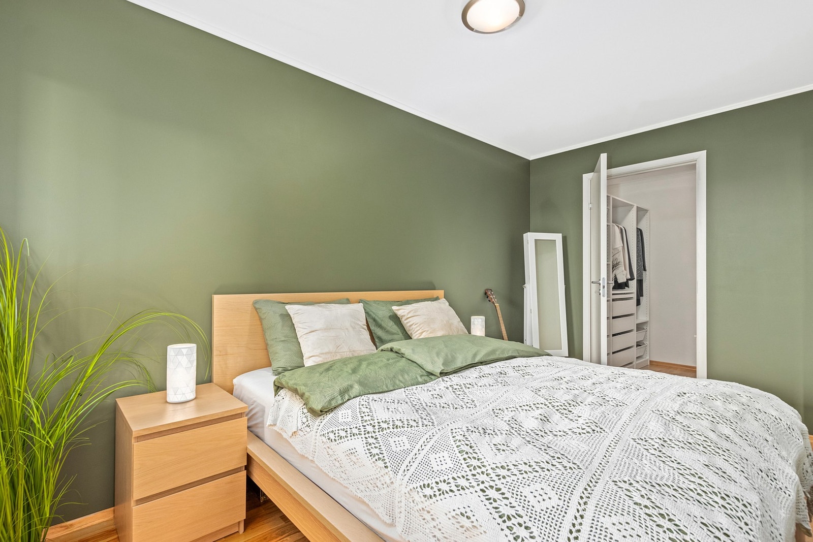 Soverom 1 er tilknyttet bod/walk in closet. Galleribilde