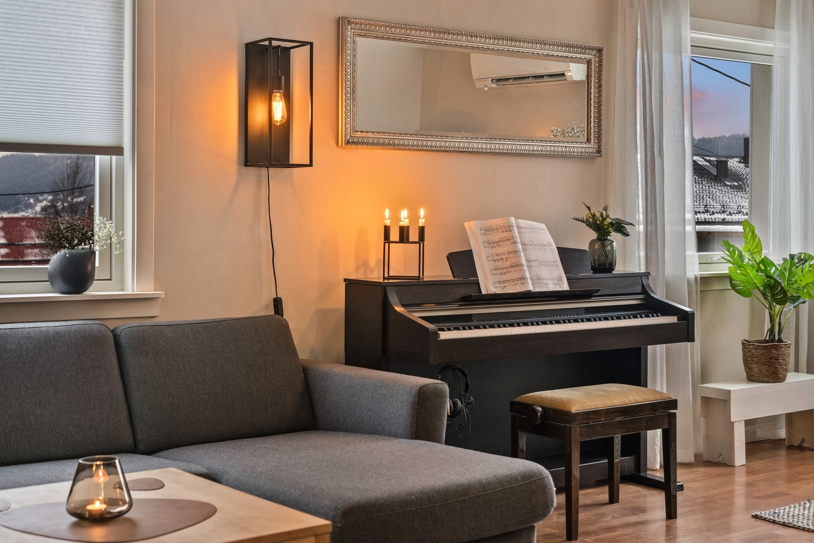 Den musikalske kan her brette ut sitt talent, eller bare ta det rolig på sofaen. Galleribilde