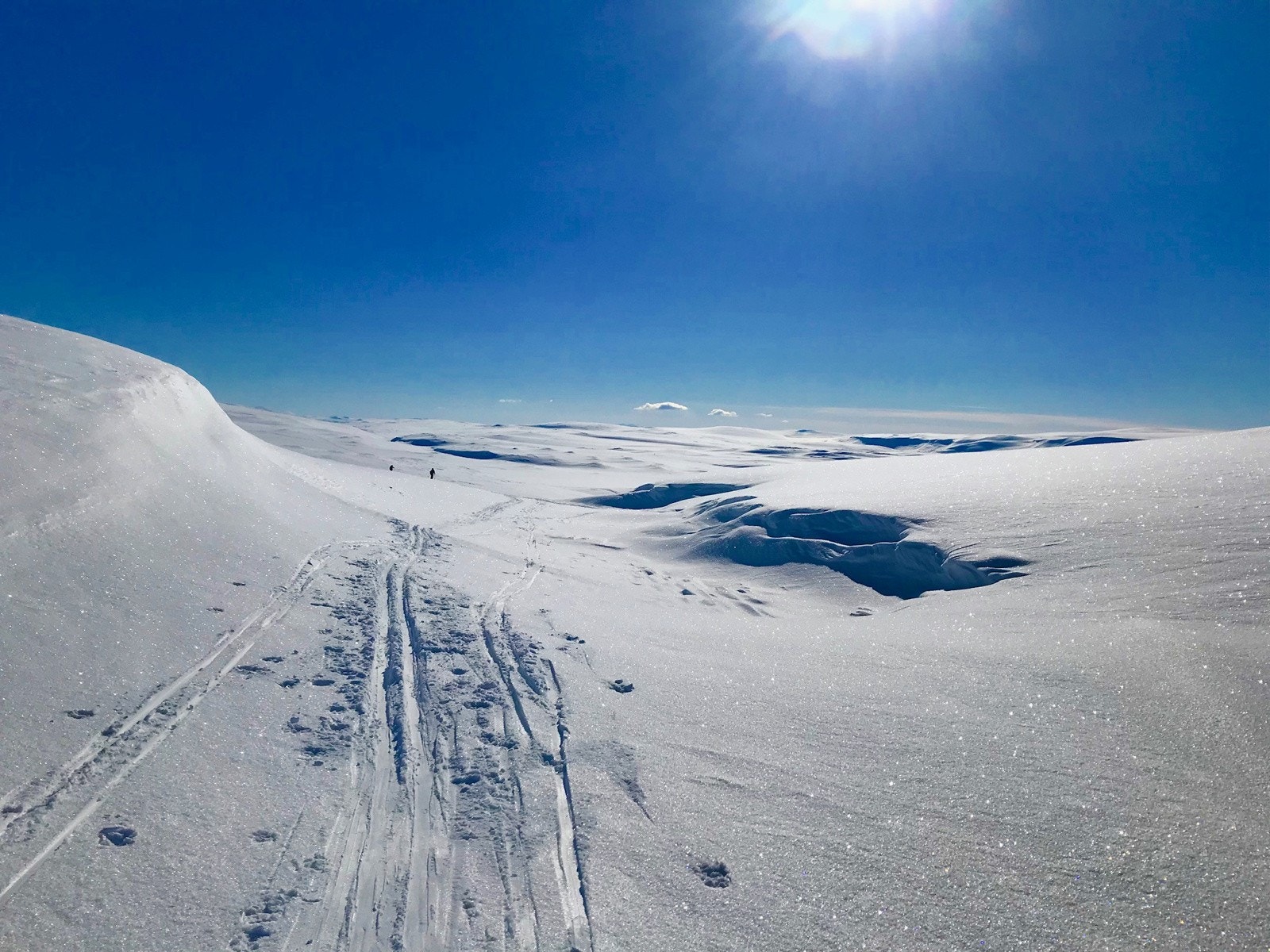 Påskesolen på fjellet med ski på beina kan innby til flotte opplevelser. Galleribilde