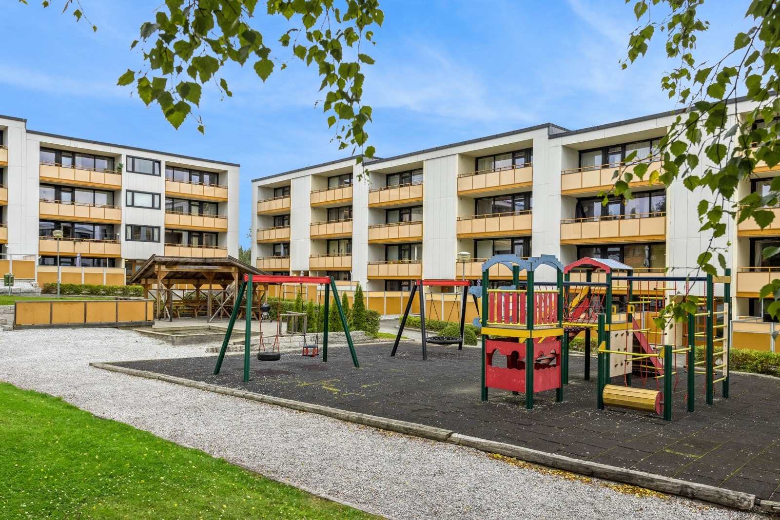 Pent opparbeidet lekeplass på borettslagets fellesareal. Galleribilde