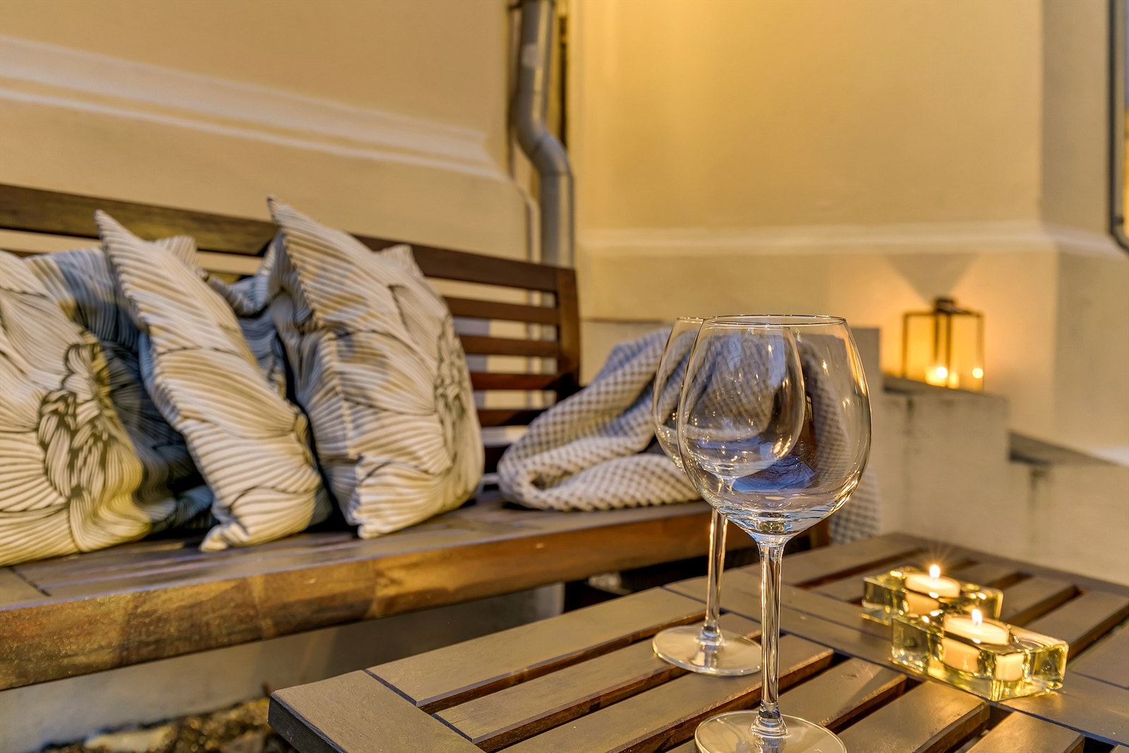 På sommerstid kan man sette ut sittegrupper og nyte stillheten midt i hjertet av Frogner. Galleribilde