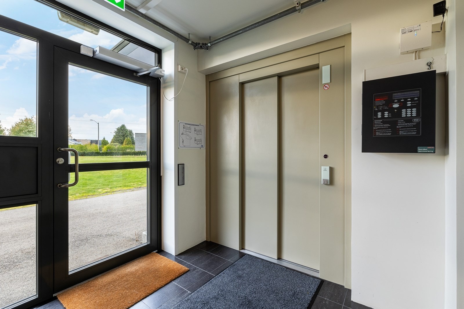 Ta heisen eller trappen opp til tredje etasje. Galleribilde