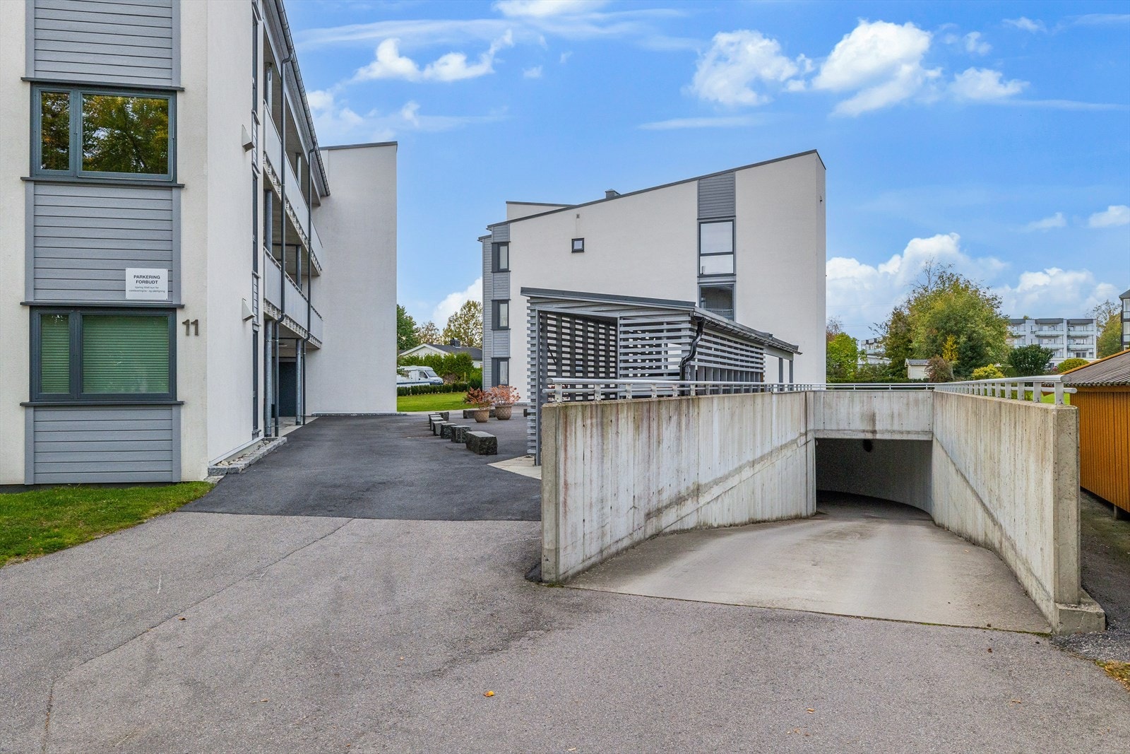 Nedkjørsel til garasjeanlegget. Galleribilde