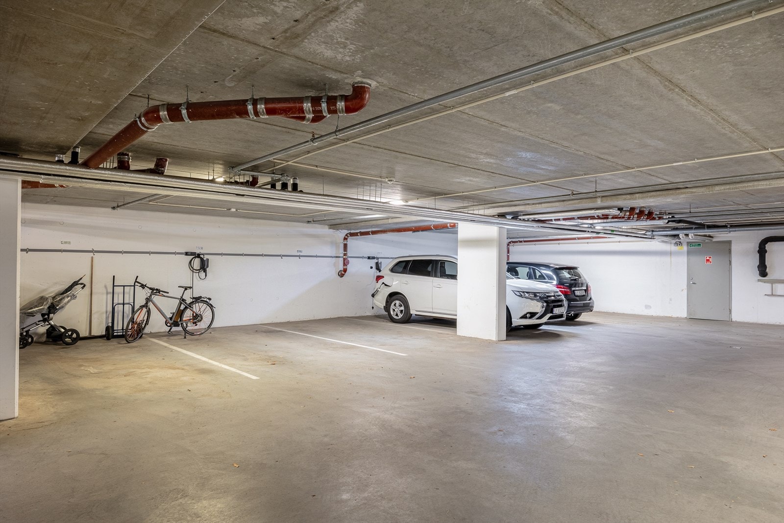 Det medfølger en parkeringsplass i garasjeanlegget. Galleribilde