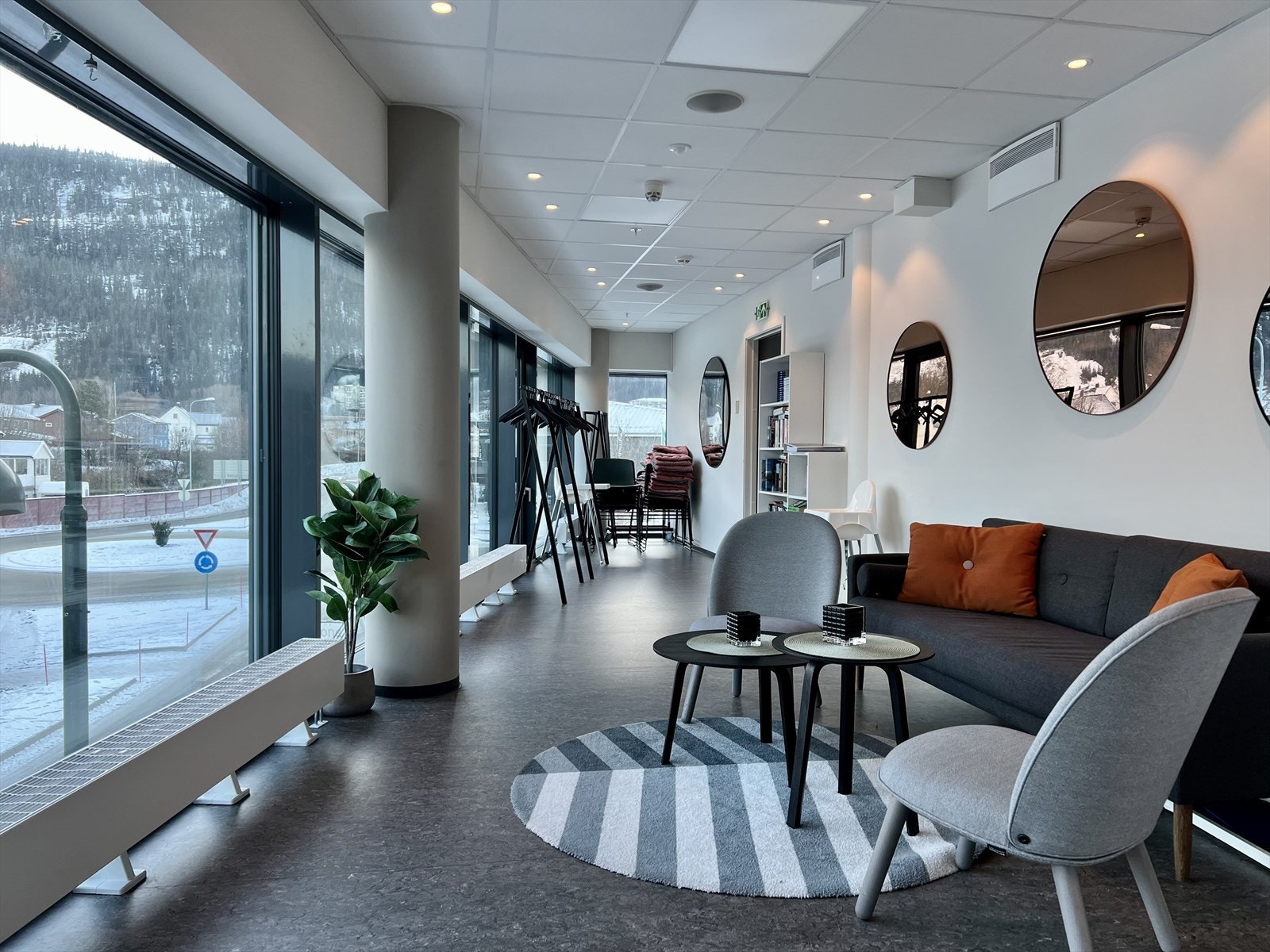 FELLESROM. Lounge/ forværelse Galleribilde